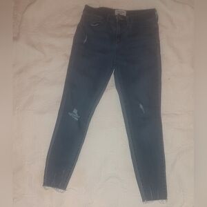 DENIZEN from Levi's Women's Mid-Rise Skinny Distressed Jeans Size 6S 28x28